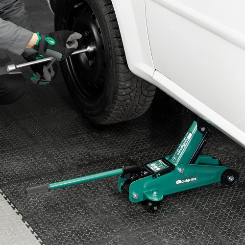 Домкрат гидравлический подкатной Сибртех 2 т 135-320 мм (50834) 