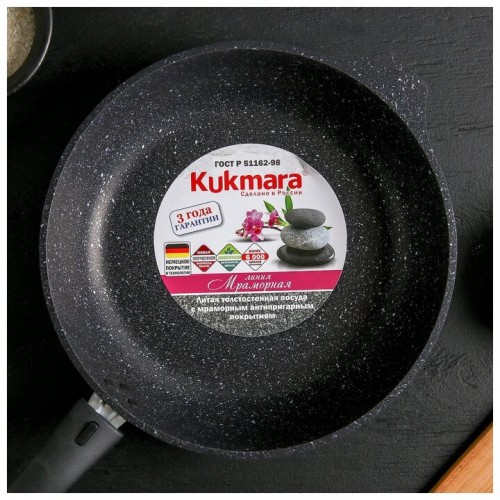 Сковорода Kukmara Мраморная смт26604а с крышкой съемная ручка 26 см (темный мрамор) 4