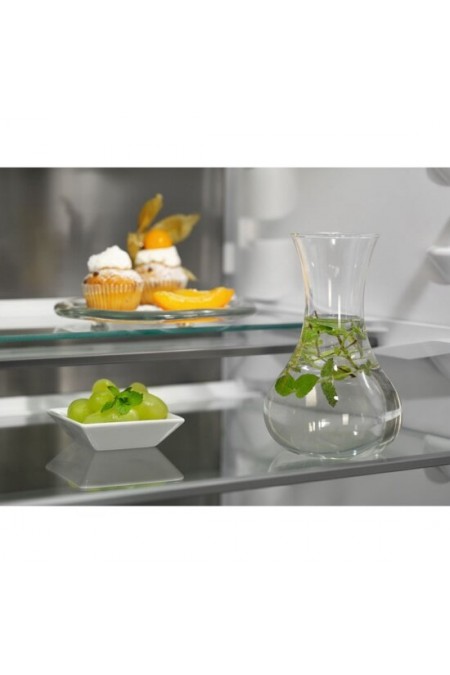 Встраиваемый холодильник Electrolux ENC8MC19S (белый) 1