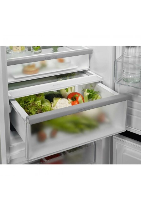 Встраиваемый холодильник Electrolux ENC8MD19S (белый) 2