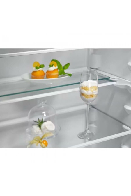 Встраиваемый холодильник Electrolux ENT6ME19S (белый) 3