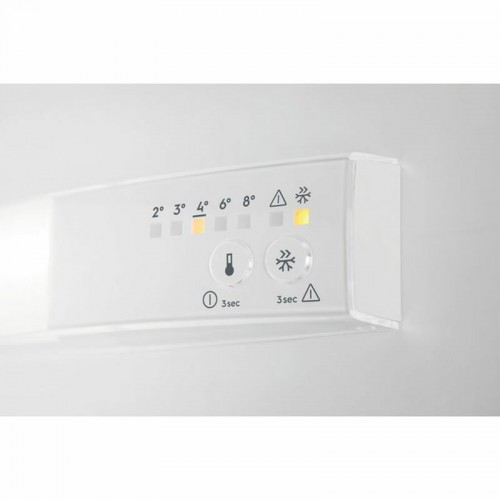 Встраиваемый холодильник Electrolux LNS5LE18S (белый) 1