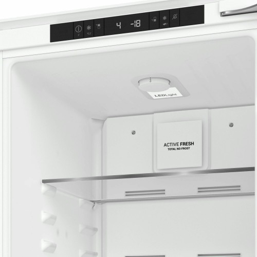 Встраиваемый холодильник Hotpoint-Ariston HBDR 18I (белый) 4