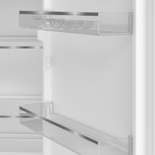 Встраиваемый холодильник Hotpoint-Ariston HBDR 18I (белый) 6