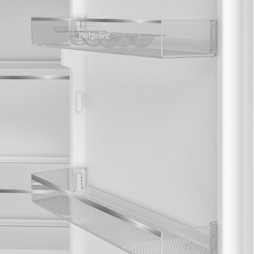 Встраиваемый холодильник Hotpoint-Ariston HBH 20 (белый) 5