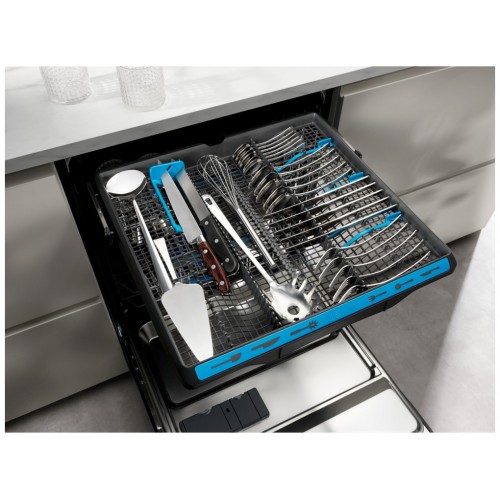 Встраиваемая посудомоечная машина Electrolux EEM48321L (белый) 4