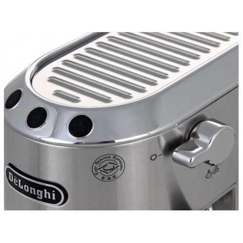 Кофеварка рожковая DeLonghi Dedica EC685. M (серебристый/черный) 3