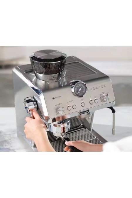 Кофеварка рожковая DeLonghi EC9555. M La Specialista Opera (серебристый) 6