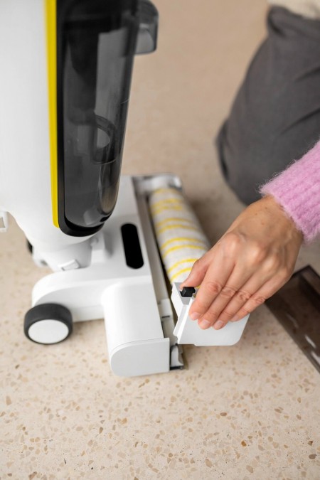 Пылесос моющий Karcher FCV 4 Dry (1.056-135.0) (белый/черный) 4