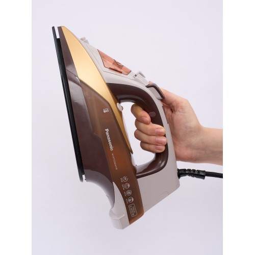 Утюг Panasonic NI-DTC555ATW (бежевый/коричневый) 8