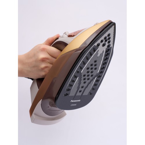 Утюг Panasonic NI-DTC555ATW (бежевый/коричневый) 9