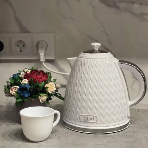 Электрочайник Kitfort KT-681 (белый) 5