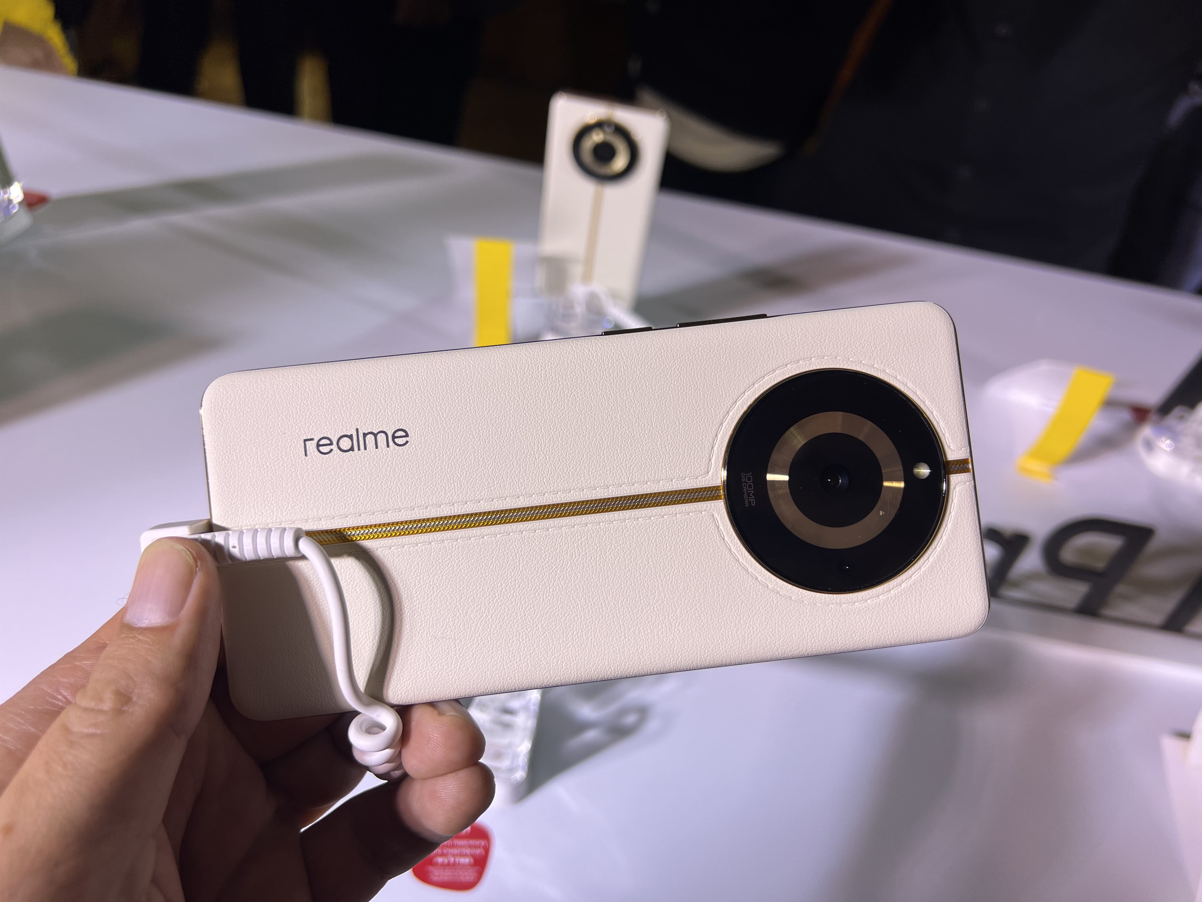 realme.jpg (988 KB)